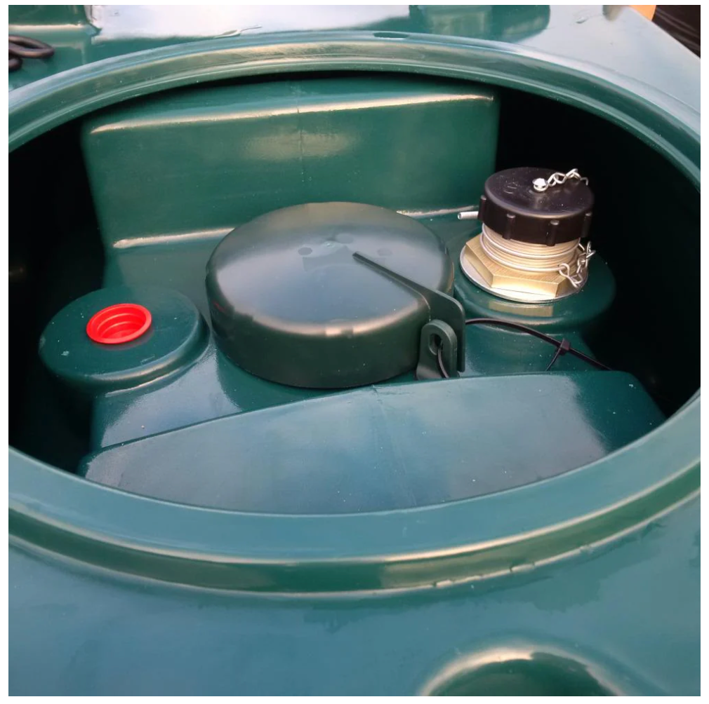 Atlantis 1000 litre slimline bunded plastic oil tank